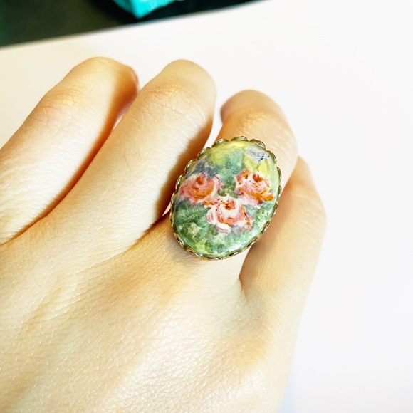 Vintage ceramic floral design ring adjustable size - Picture 2 of 6